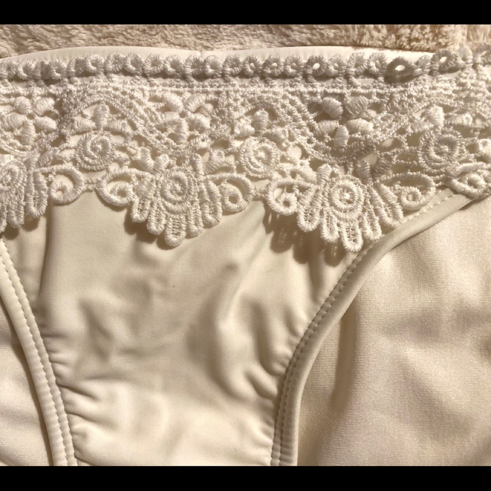 ❤️‍🔥R, W & B 2 IN 1 REVERSIBLE STARS & STRIPES BIKINI WITH WHITE BOTTOMS SIZE M - Picture 3 of 9